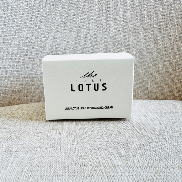 The Pure Lotus Jeju Lotus Leaf Revitalizing Cream. Korean Skincare - Picture 4 of 12